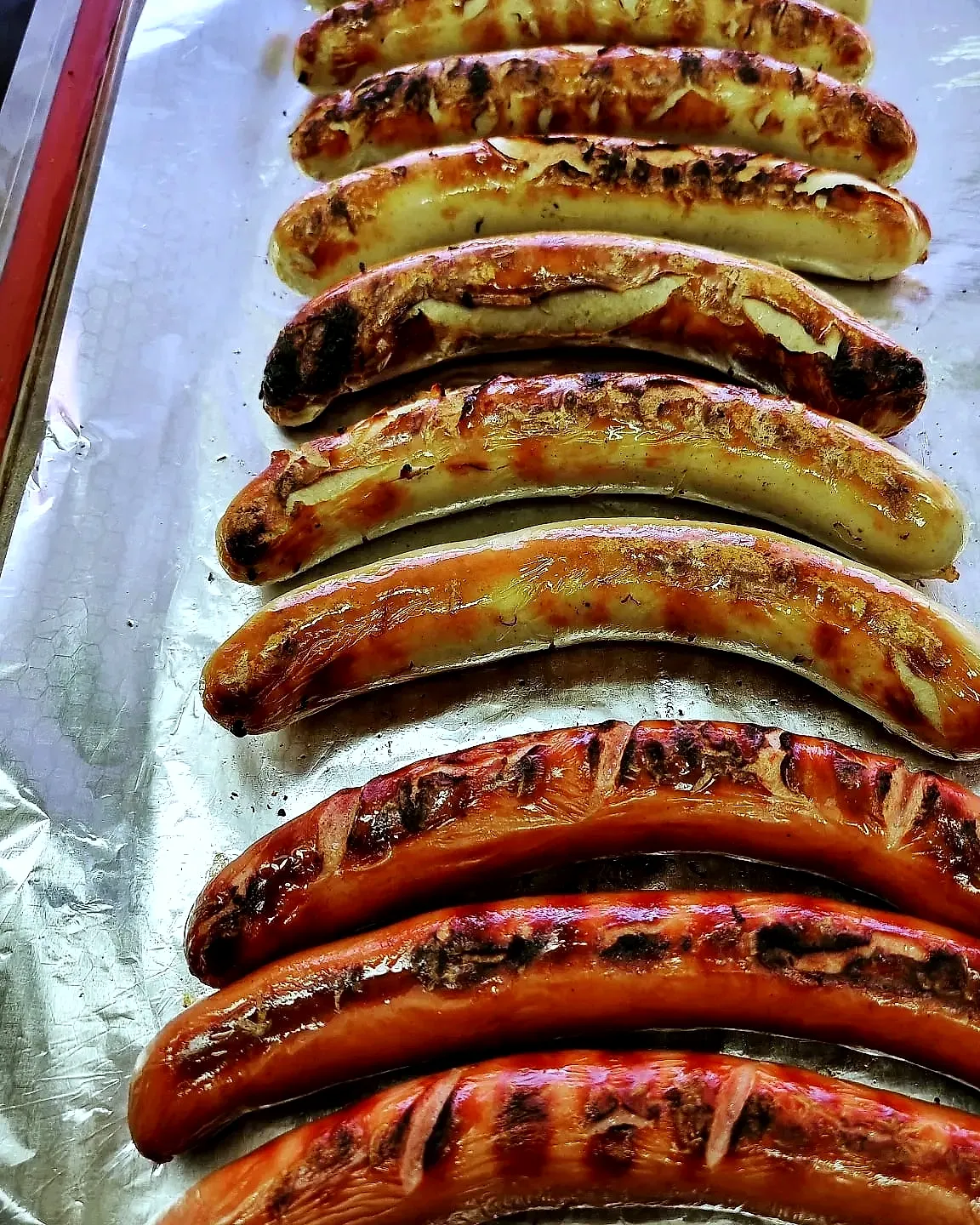 Bratwürste auf dem Grill